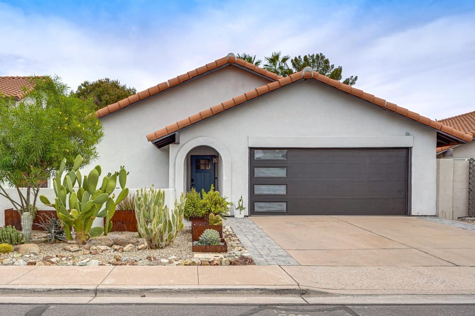 < 1/2 Mi to Golf! Lakefront Mesa Oasis w/ Dock House in Dobson Ranch