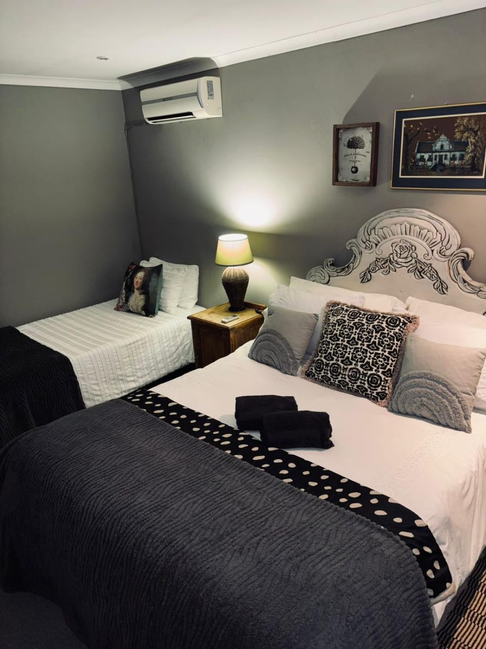Bed, Photo of the whole room, Bedroom, air conditioner