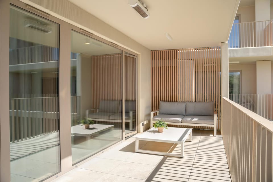 Balcony/Terrace, sunbed