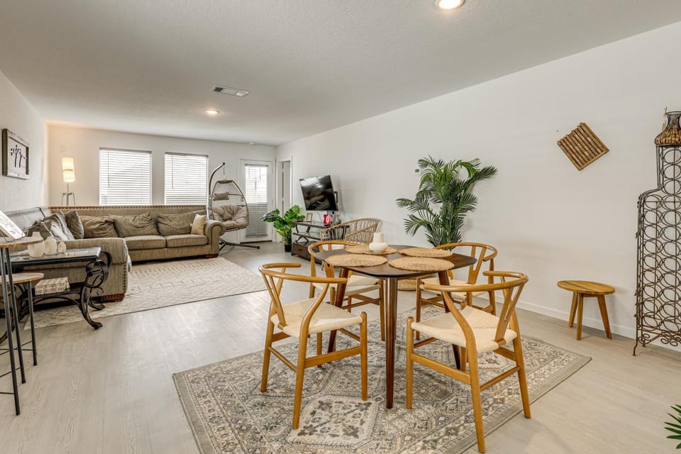 Extended Family Getaway! 5 Mi to Gruene District House in New Braunfels