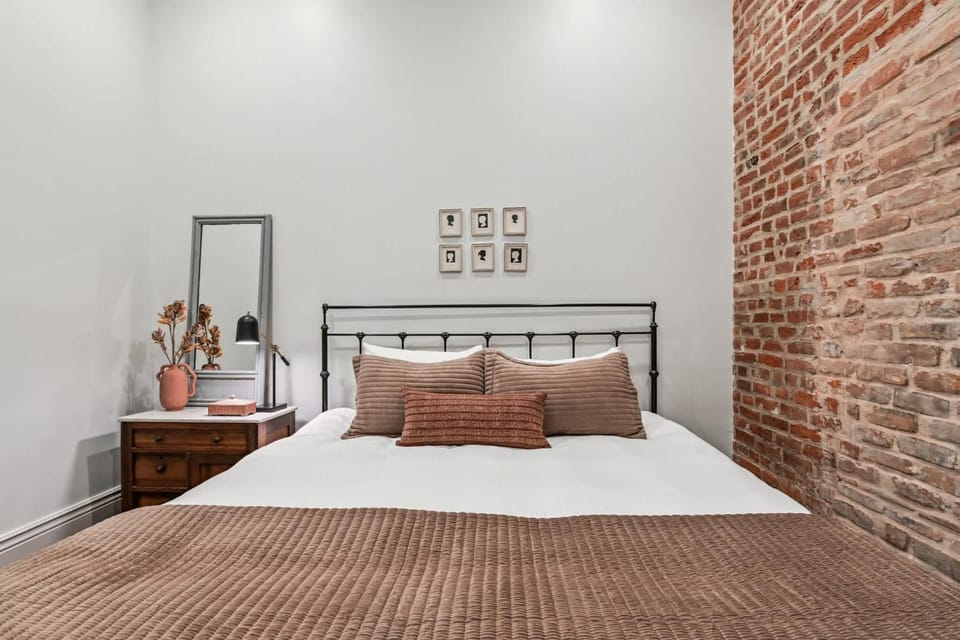 Retro Renovated CBD Place Near FQ Apartment in French Quarter
