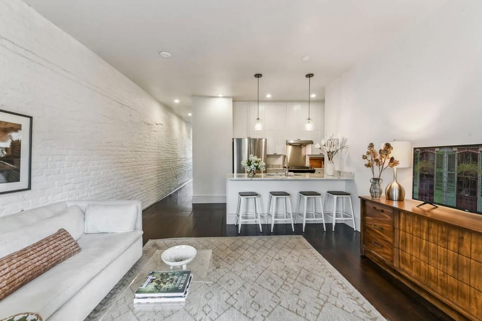 Luxe Condos Suites Walk to French Quarter House in French Quarter
