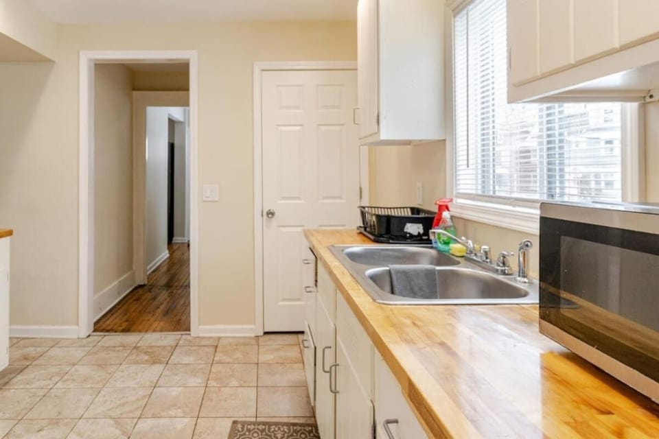 Family & Wellness Retreat Sleeps 10 Downtown House in Brighton
