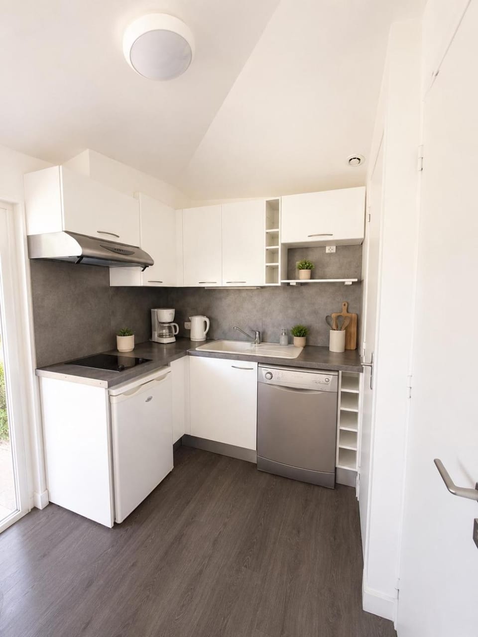 Charmant studio avec piscine 4 personnes Campground/ 
RV Resort in Roquebrune-sur-Argens