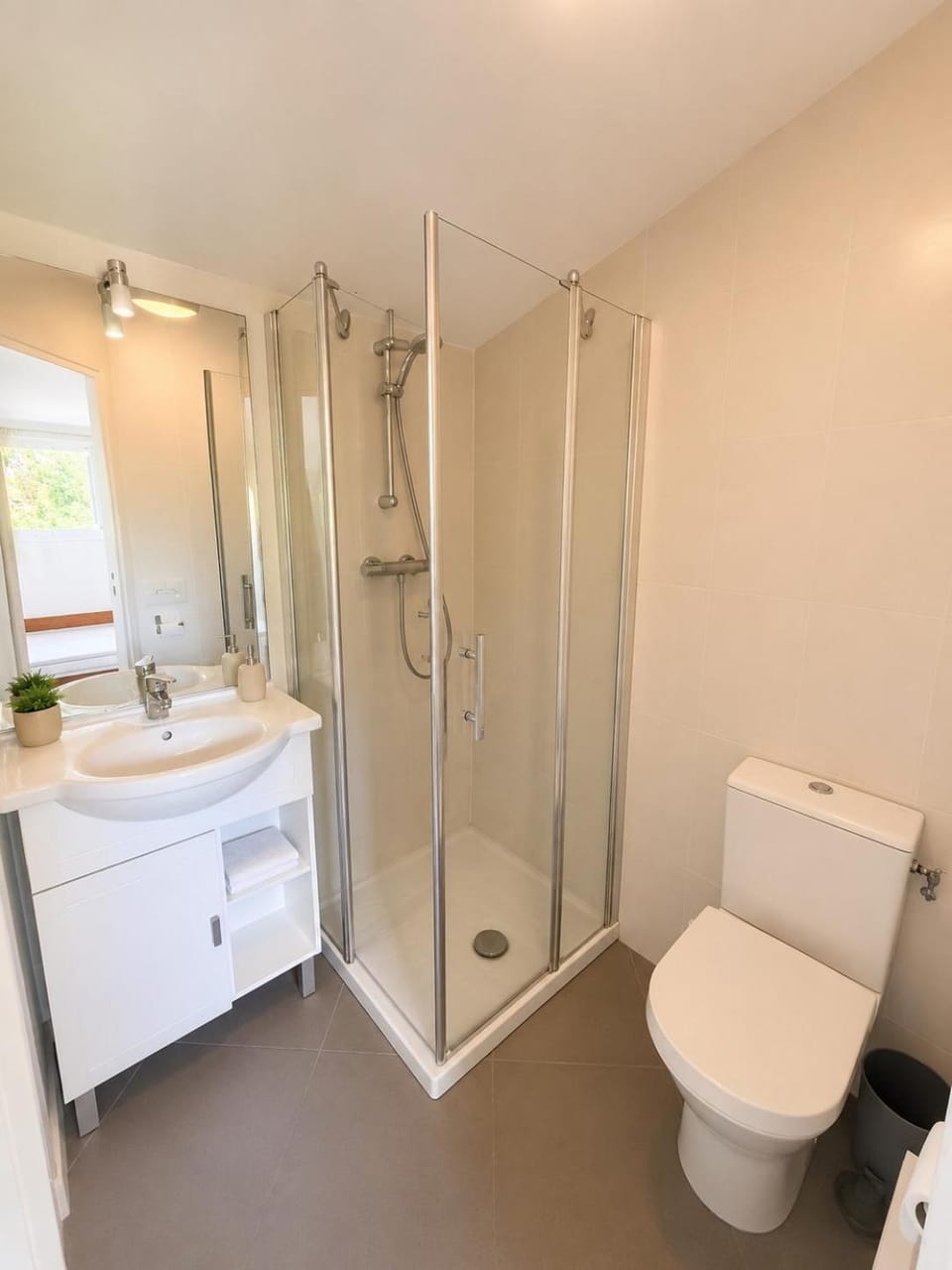 Charmant studio avec piscine 4 personnes Campground/ 
RV Resort in Roquebrune-sur-Argens