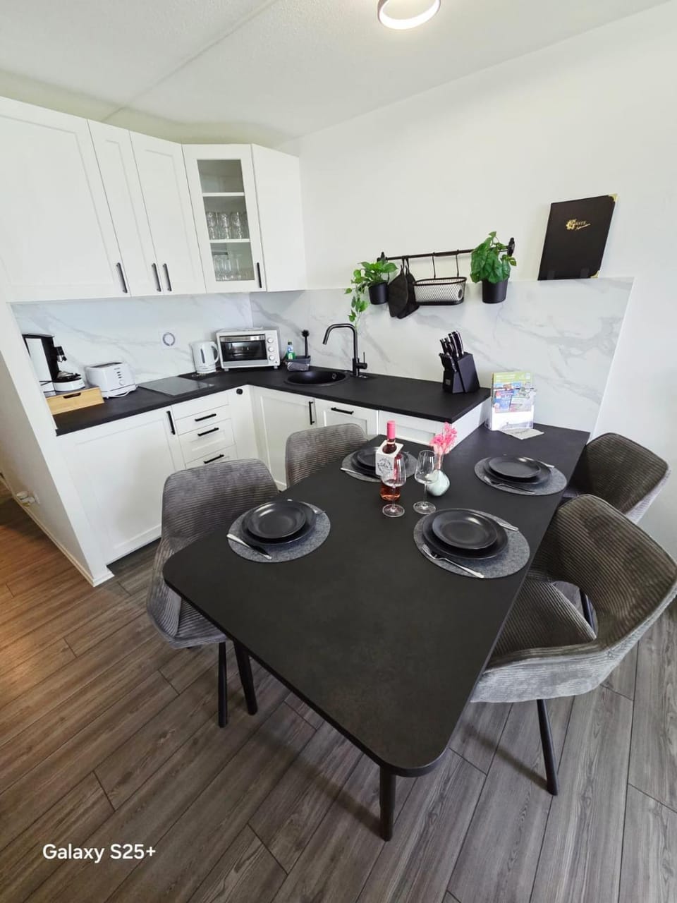 Ferienwohnung Molly inclusive Hallenbad, Sauna, Fitnessstudio und Aussenpool Apartment in Straubing-Bogen