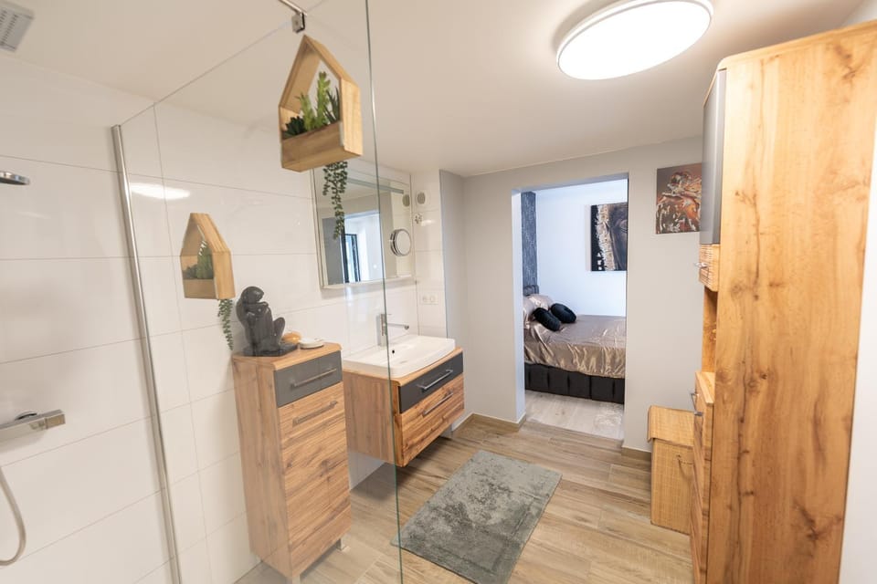 Bed, Bathroom, Photo of the whole room, Bedroom