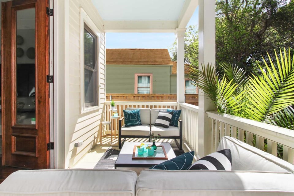 Luxe Home with Back Patio Near Frenchmen House in Ninth Ward