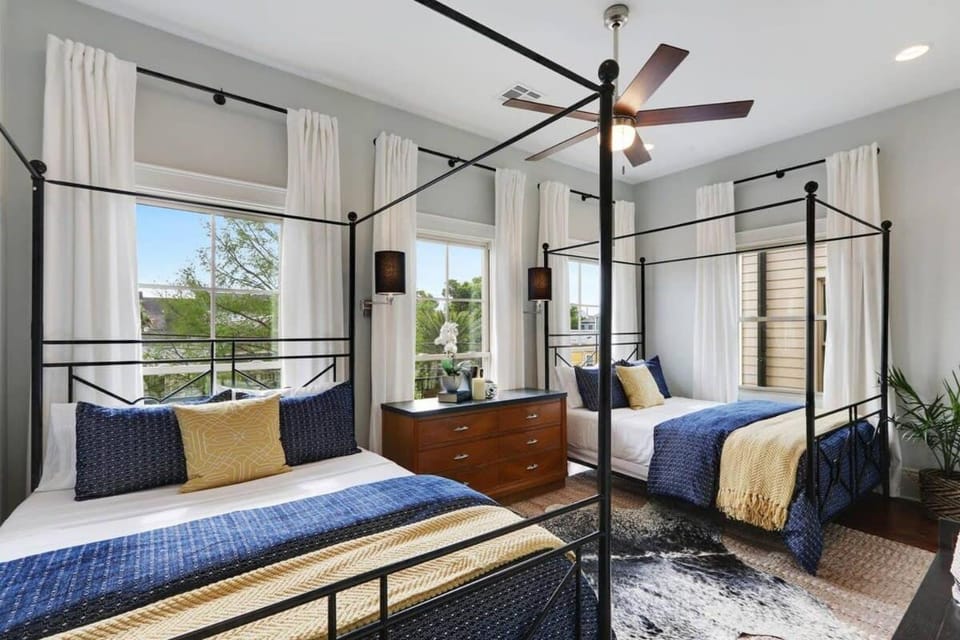 Sunny Midcentury Luxury Home Near French Quarter House in Ninth Ward