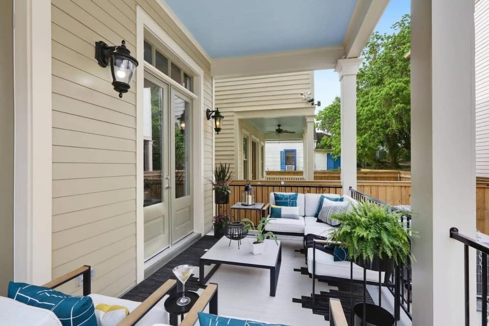Sunny Midcentury Luxury Home Near French Quarter House in Ninth Ward