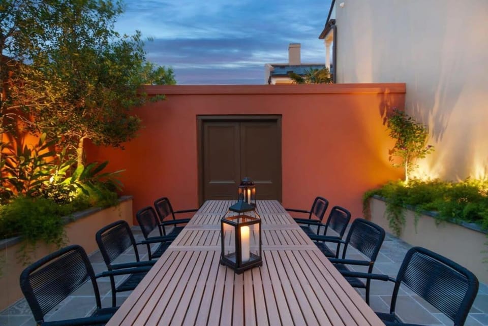 Historic CBD Townhomes with Courtyard House in Warehouse District
