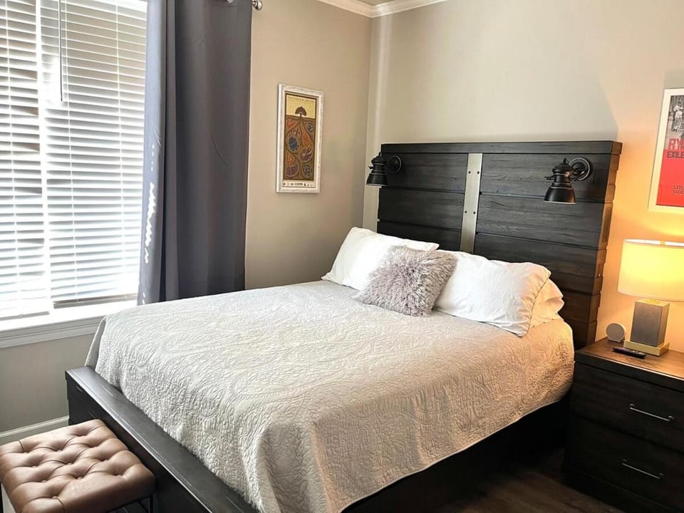 For the Love of Music Downtown Lafayette Gated Apartment in Lafayette