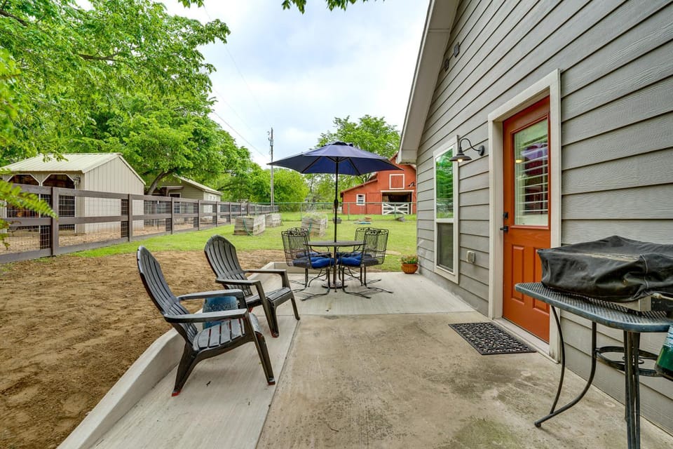 Backyard Bungalow w/ Pool & Country Views House in Denton