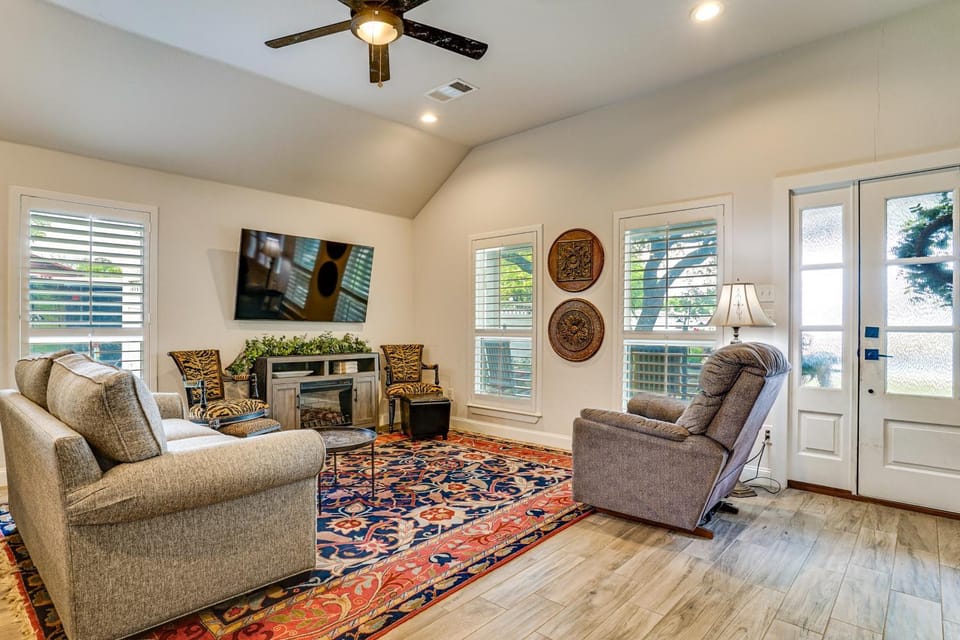 Backyard Bungalow w/ Pool & Country Views House in Denton