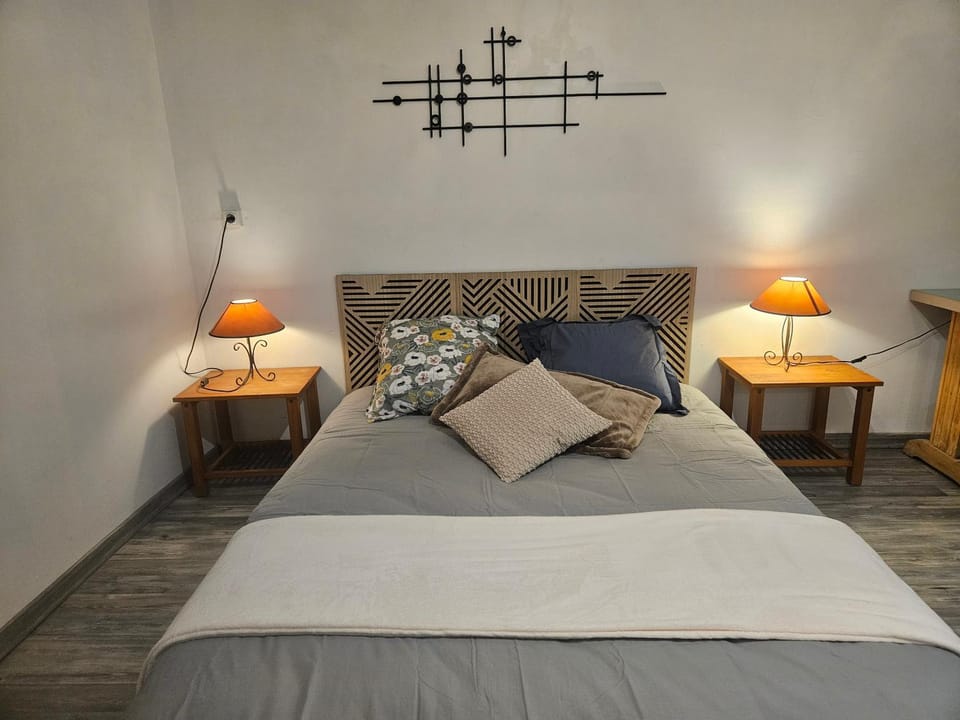 Photo of the whole room, Bedroom