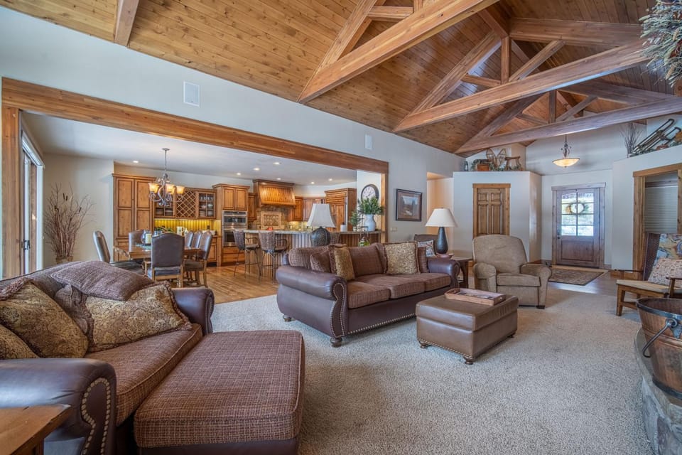 28 Tournament Lane House in Sunriver