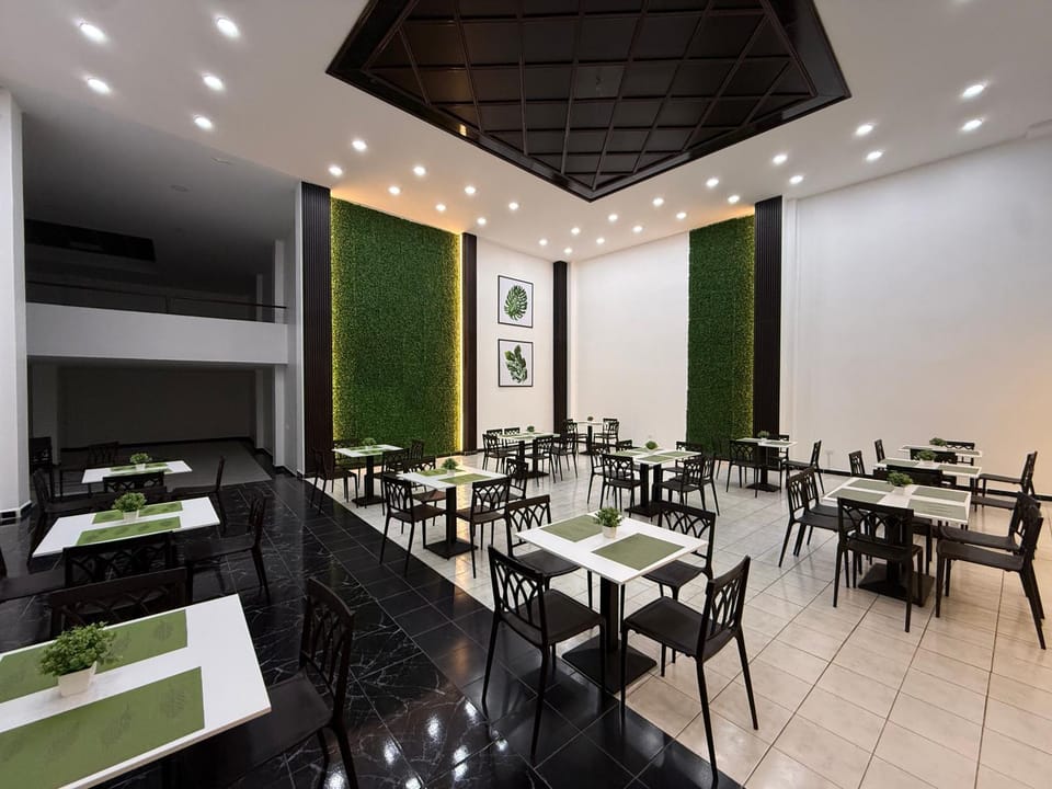 Restaurant/places to eat, Banquet/Function facilities