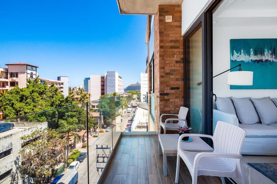 View (from property/room), Balcony/Terrace, Seating area, City view