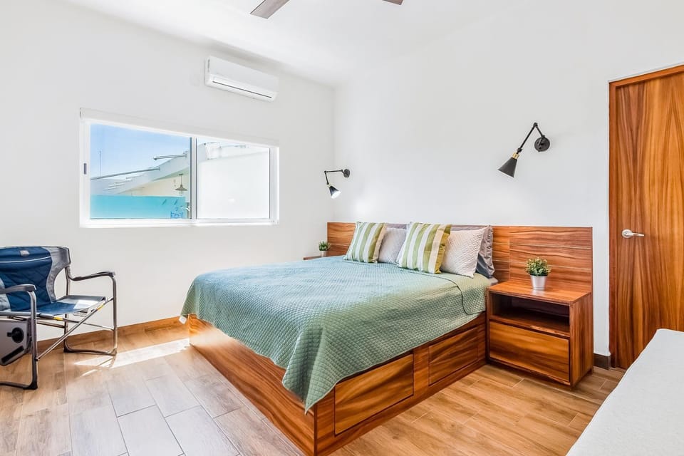 Bed, Seating area, Bedroom