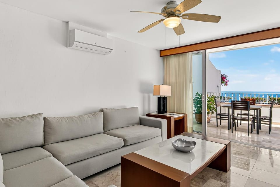 Living room, Seating area, air conditioner