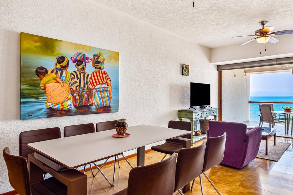 TV and multimedia, Living room, Decorative detail, Seating area, Dining area