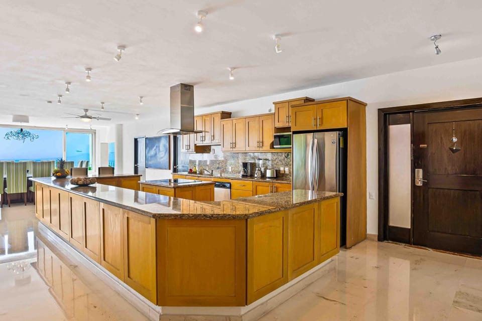 Coffee/tea facilities, Kitchen or kitchenette, dishwasher, oven, stove, kitchen