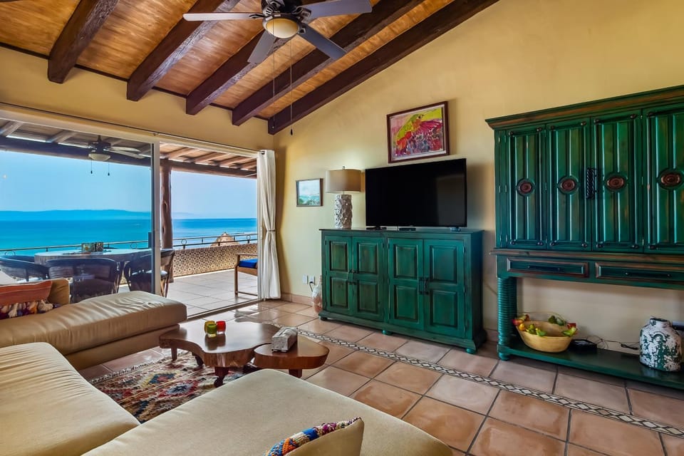TV and multimedia, Living room, Seating area, Sea view