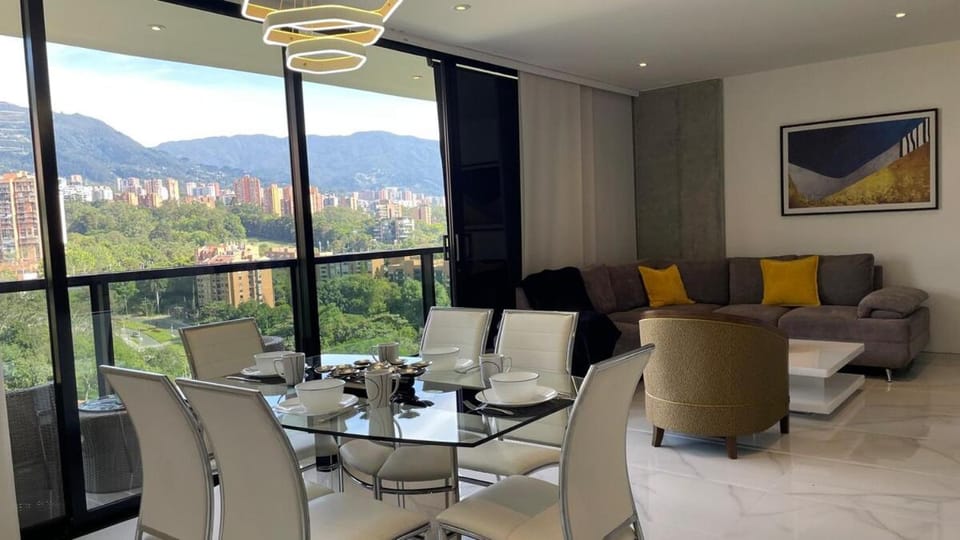 Living room, Dining area, Mountain view