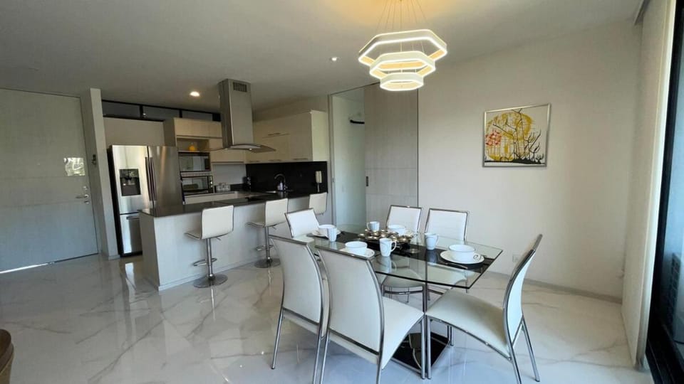 Kitchen or kitchenette, Living room, Seating area, Dining area