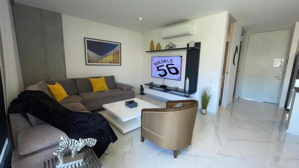 TV and multimedia, Living room, Seating area, Evening entertainment
