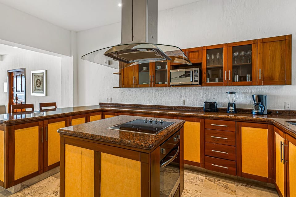 Coffee/tea facilities, Kitchen or kitchenette, stove, kitchen