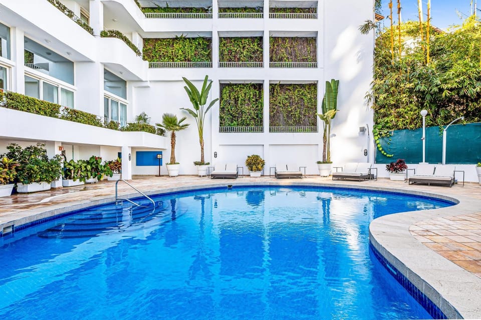 Property building, Day, Swimming pool, sunbed