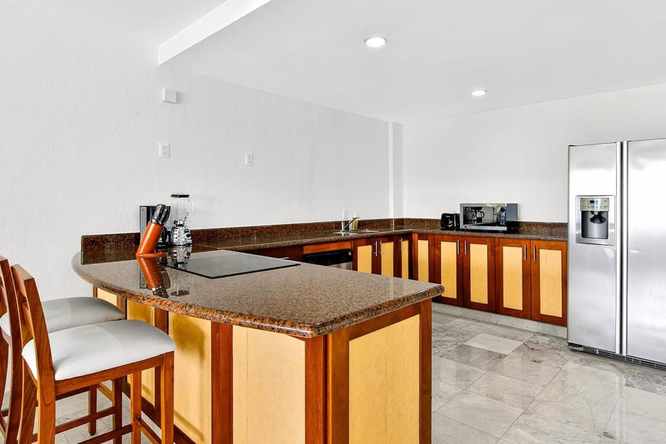 Coffee/tea facilities, Kitchen or kitchenette, oven