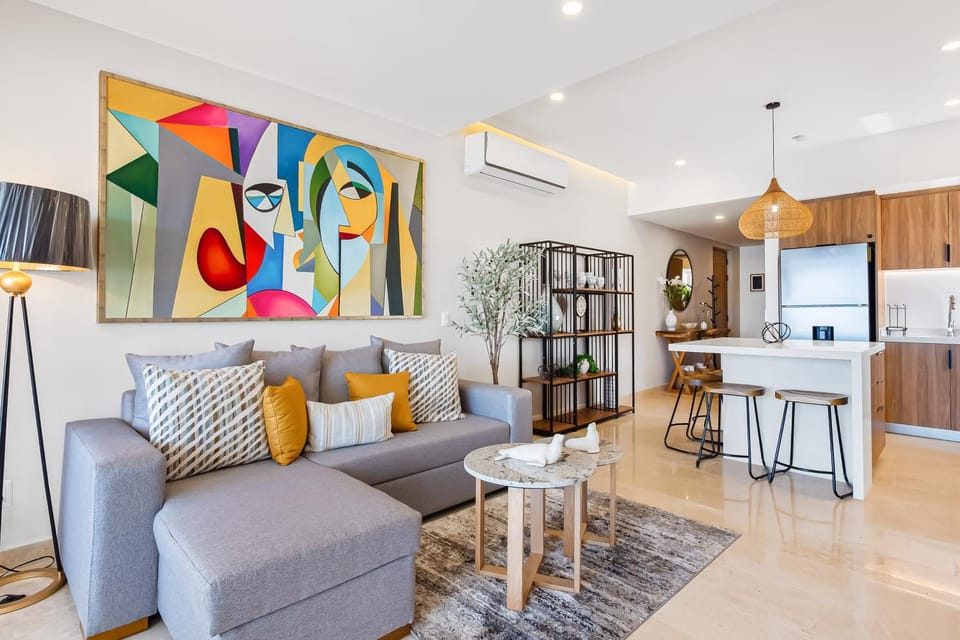 Coffee/tea facilities, Kitchen or kitchenette, Living room, Seating area, Dining area