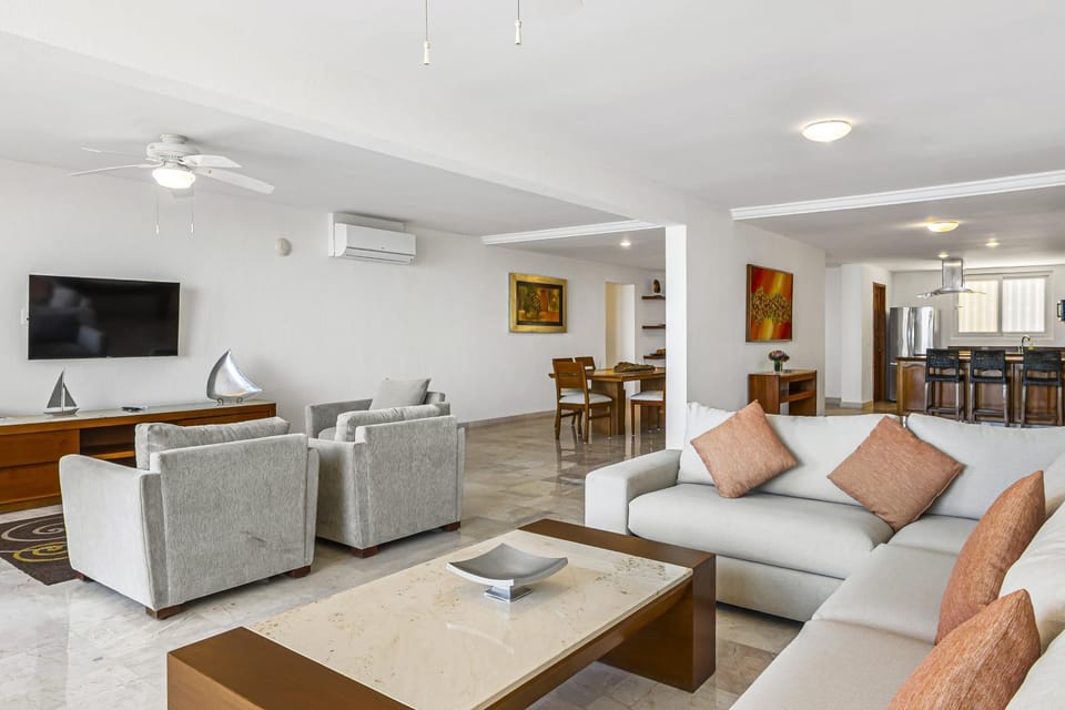 TV and multimedia, Living room, Seating area, air conditioner