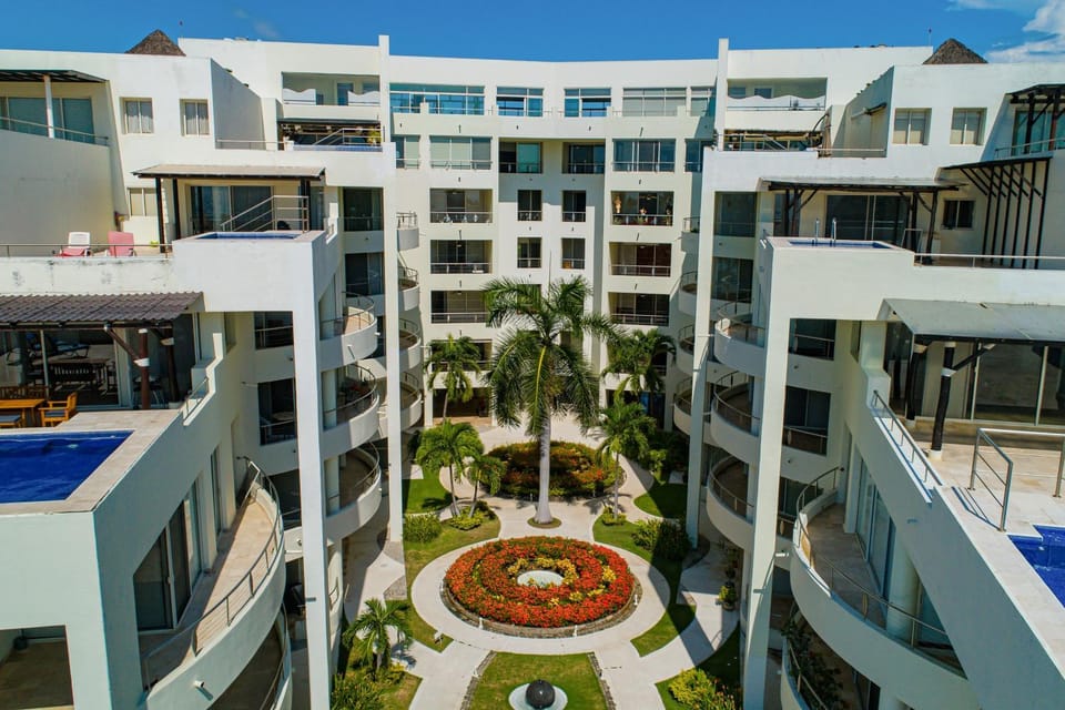 Property building, Day, Swimming pool, Location