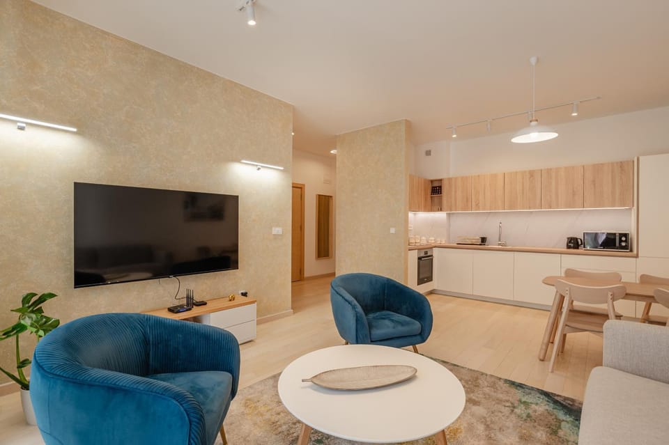 TV and multimedia, Kitchen or kitchenette, Living room, Seating area, Dining area, oven