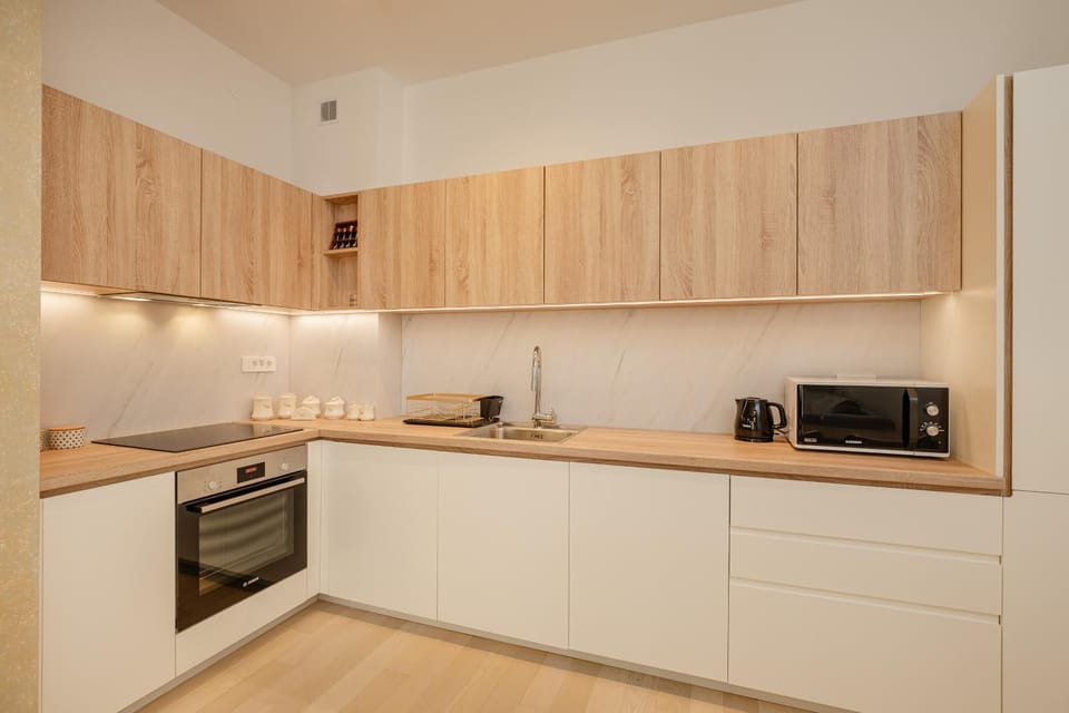 Coffee/tea facilities, Kitchen or kitchenette, dishwasher, oven, stove, toaster