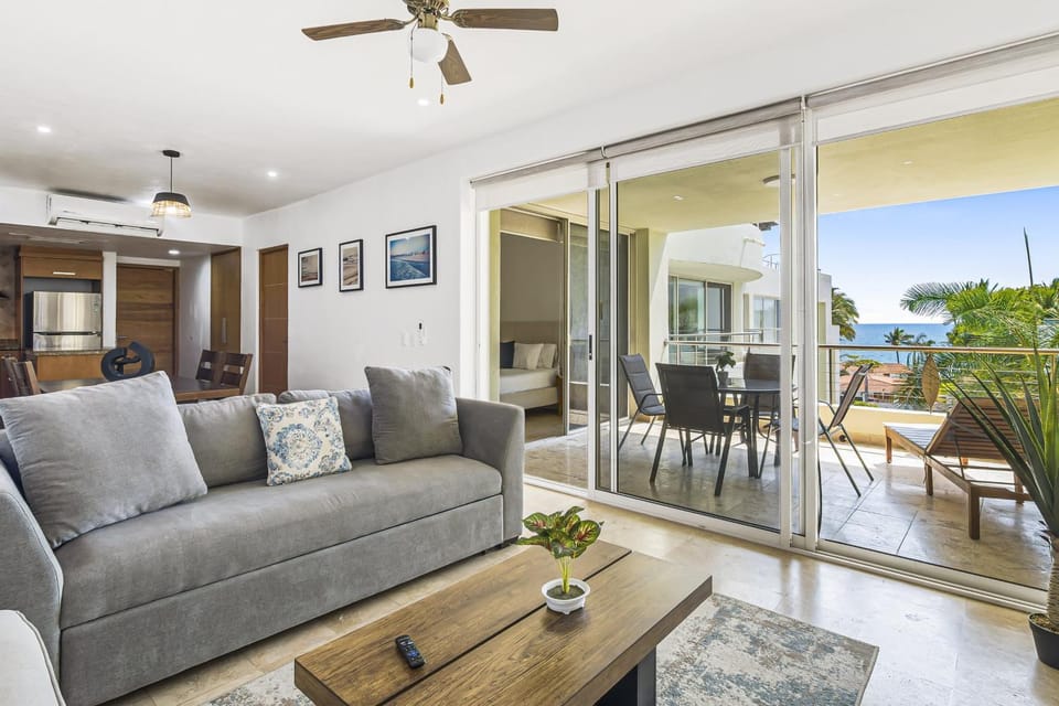 Day, Balcony/Terrace, Living room, Seating area, Dining area
