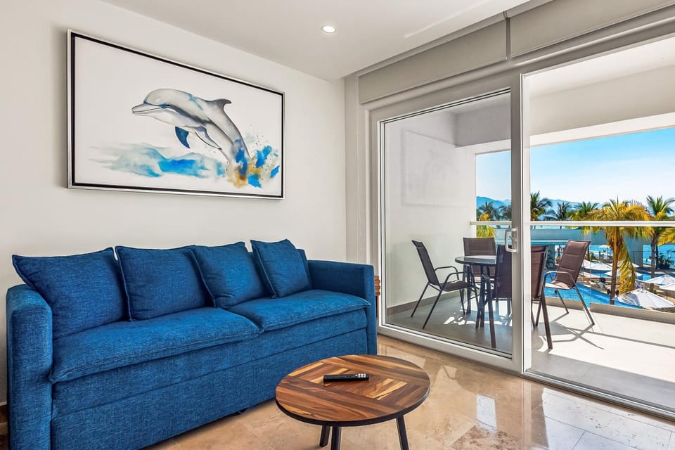 Day, Living room, Seating area