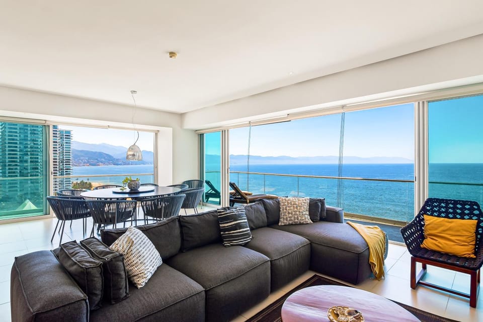 Day, Living room, Seating area