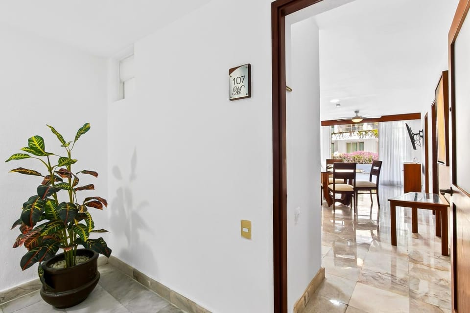 Day, Living room, Seating area