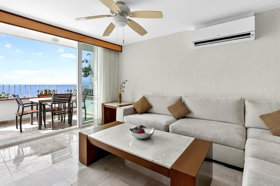 Day, View (from property/room), Balcony/Terrace, Living room, Seating area, Dining area