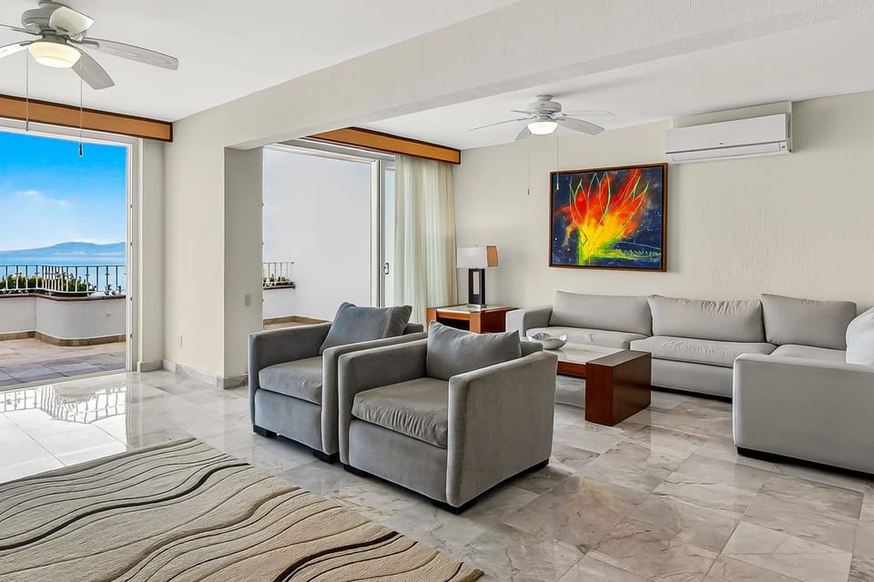 Living room, Seating area, air conditioner
