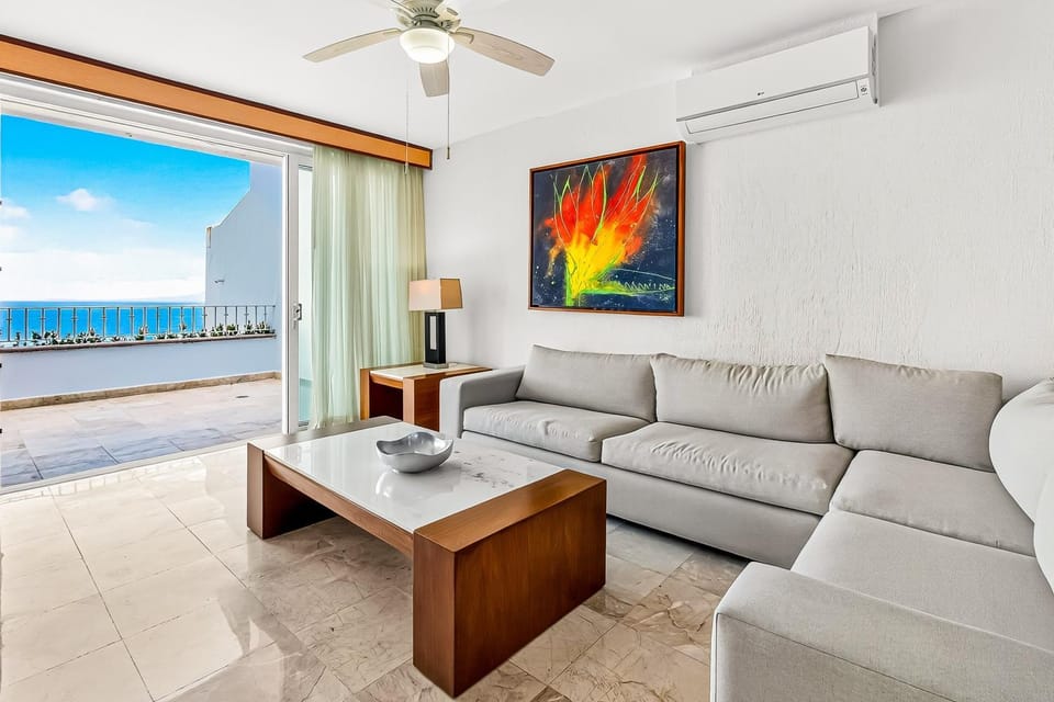 Living room, Seating area, air conditioner
