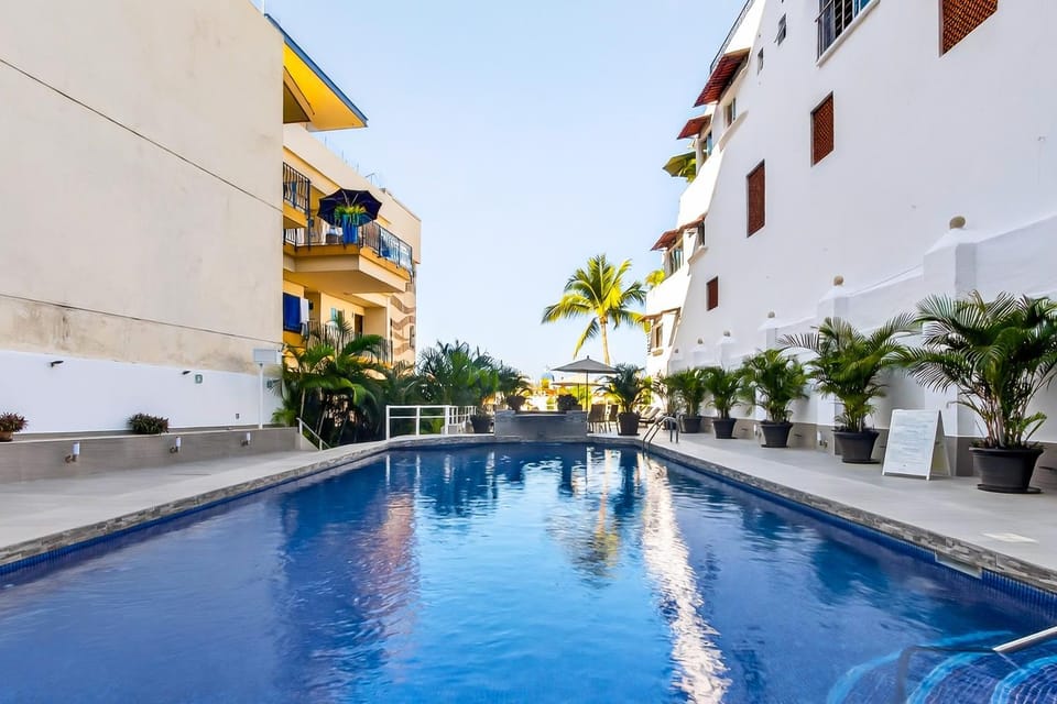 Property building, Day, Swimming pool