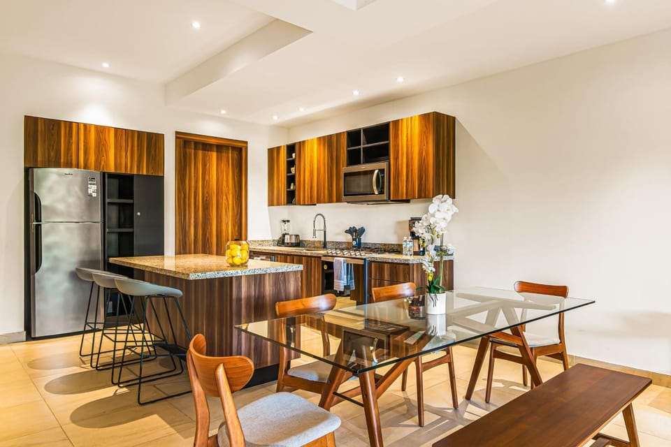 Kitchen or kitchenette, Seating area, Dining area, oven, stove