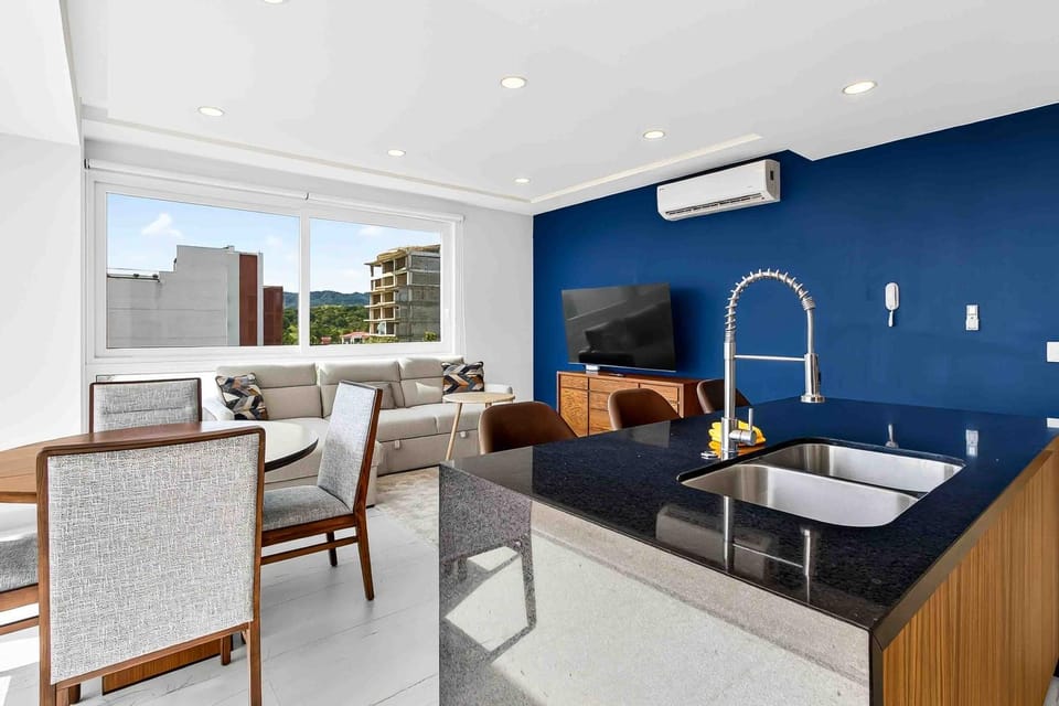 TV and multimedia, Living room, Seating area, Dining area, air conditioner