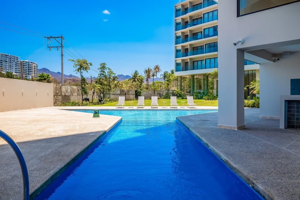 Property building, Day, Pool view, Swimming pool, Swimming pool, sunbed