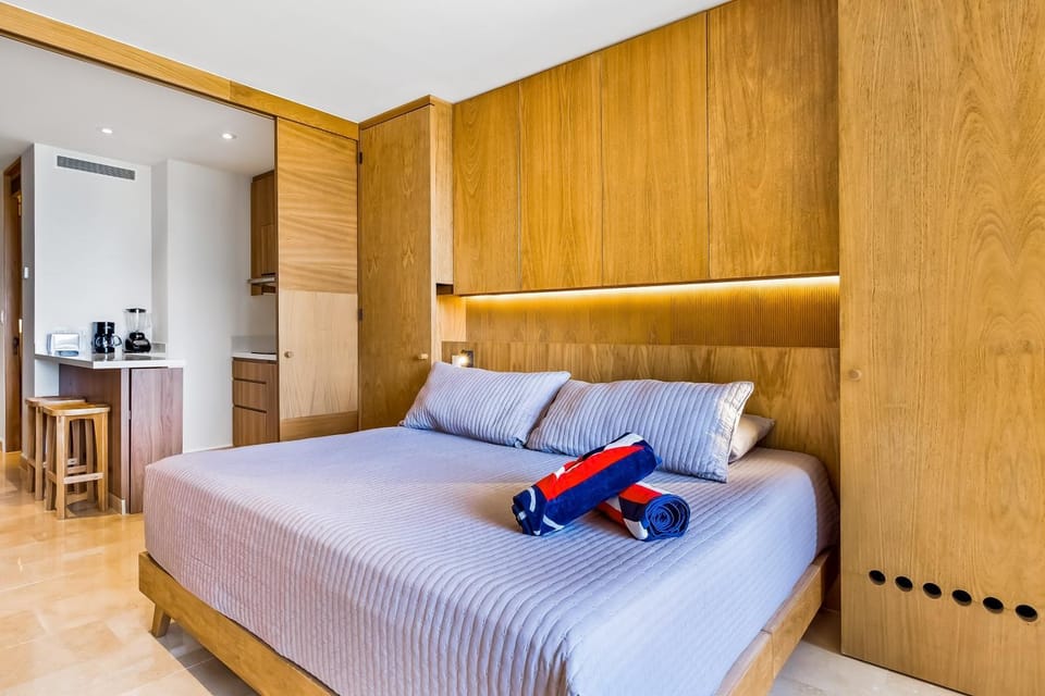Bed, Kitchen or kitchenette, Photo of the whole room, Bedroom, towels